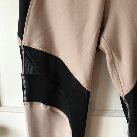 Work Out in Style Gottex Leggings w Mesh Inserts - Picture 5 of 6